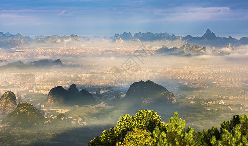 桂林晨曦缥缈的雾高清图片