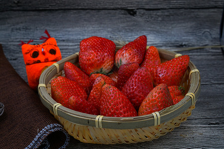 年货草莓背景图片