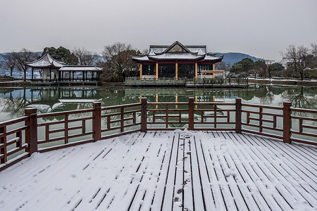 雪中浙江海宁盐官古城景区图片