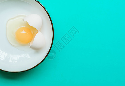 盘子里的鸡蛋图片