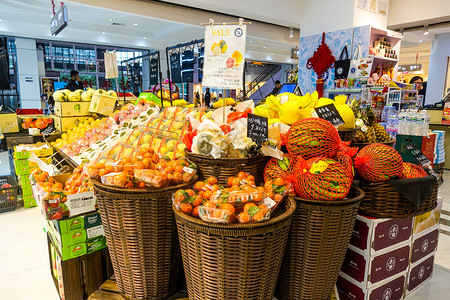 必选进口超市年货采购水果背景