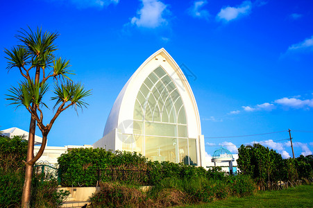 冲绳海边教堂背景图片