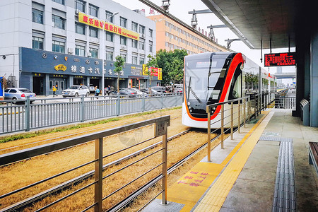 民生建设新运营的武汉城市有轨电车背景