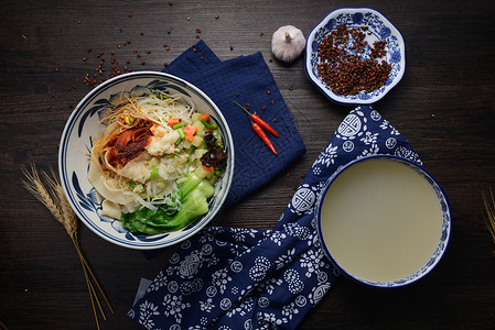 油泼面蜀香风味高清图片