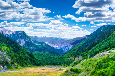 碧绿湖水九寨沟的长海背景