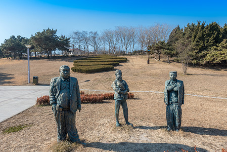 青岛海边雕塑公园背景图片