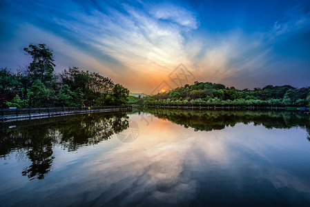 重庆秀湖公园的夕阳图片