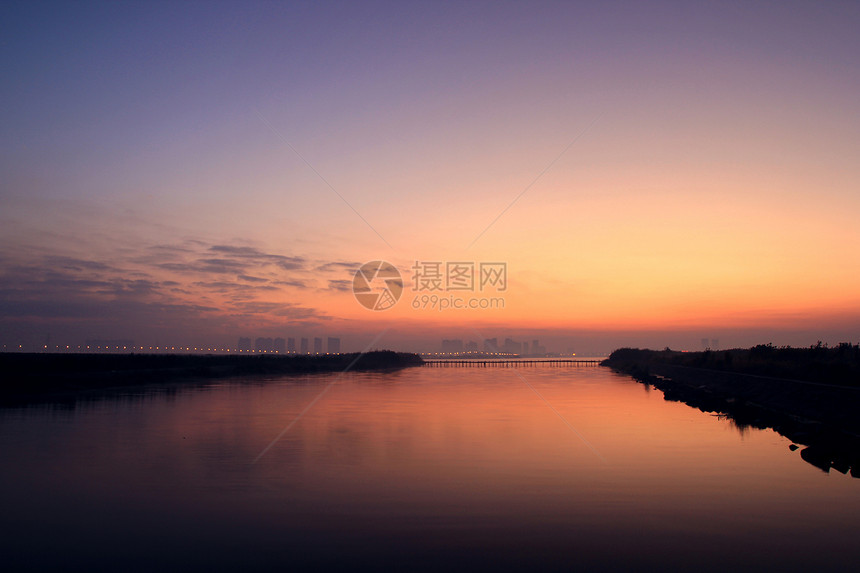 湖光晨曦图片
