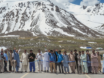 有一路素材新疆巴基斯坦边境红其拉甫国门背景