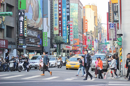 台北西门町马路闹市区高清图片