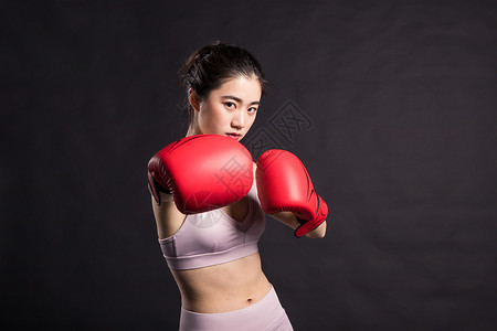 年轻女孩练拳击高清图片