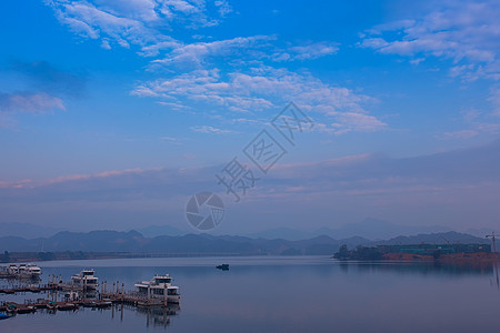 长江邮轮长江三峡上的游船背景