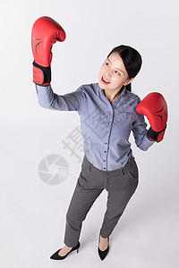 职场女强人带着拳击手套图片