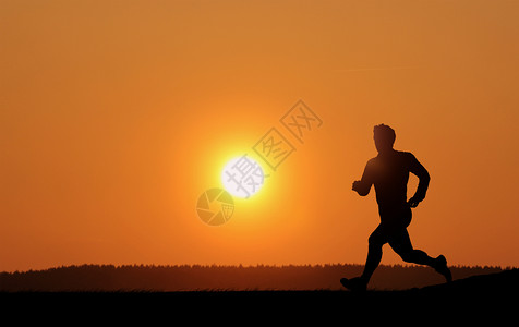 马拉松起跑夕阳下奔跑剪影设计图片