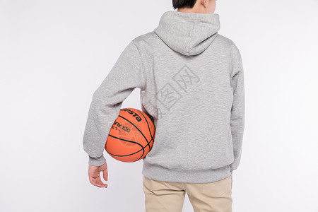 拿着篮球的男生背影背景图片