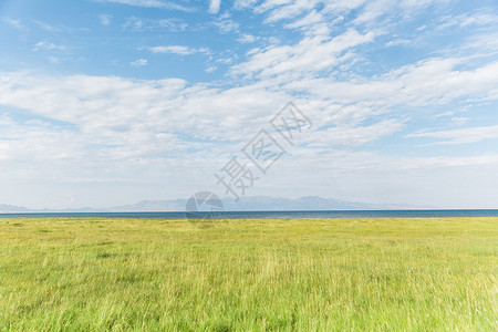 宁静安详干净的赛里木湖背景