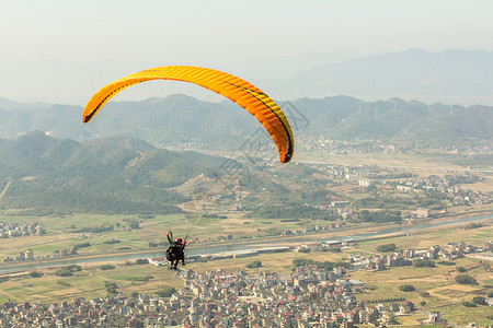 滑翔伞素材在天空中翱翔背景