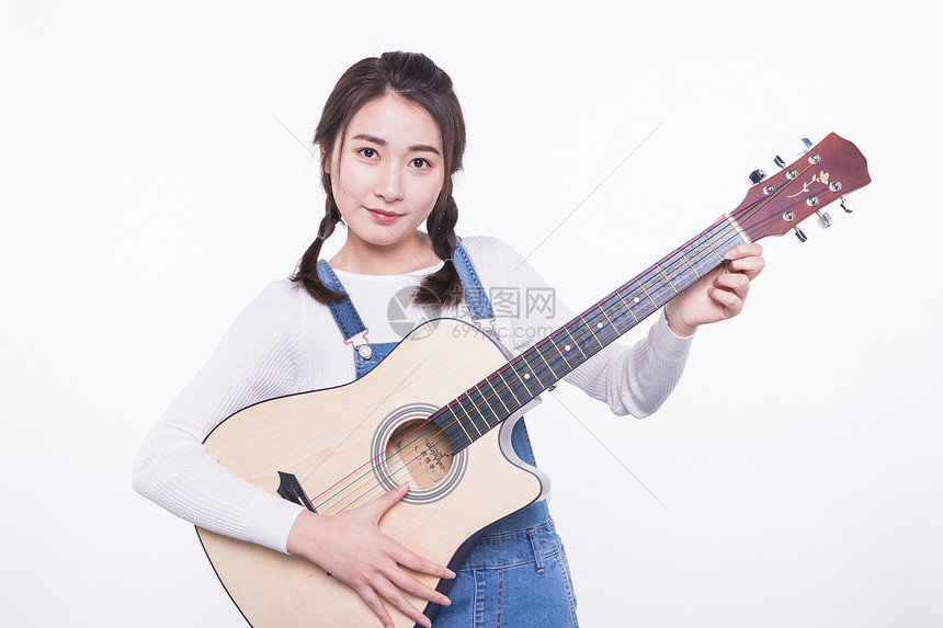 青春大学生弹吉它图片