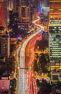 上海蜿蜒的高架桥夜景图片