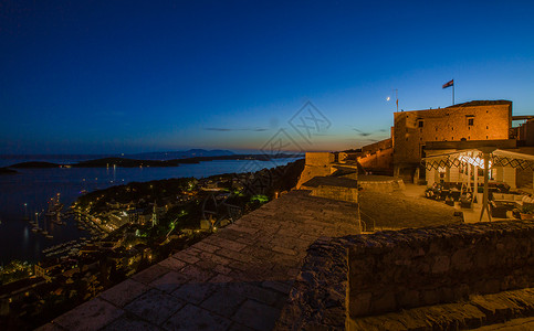 赫瓦尔岛欧洲著名度假胜地城堡夜景背景