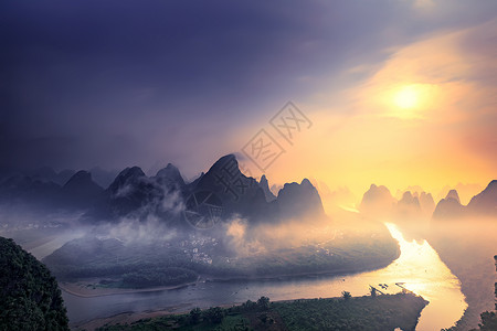 蜿蜒的河桂林阳朔大面山日出背景
