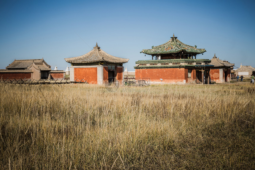 大草原上的寺庙古建筑遗址图片