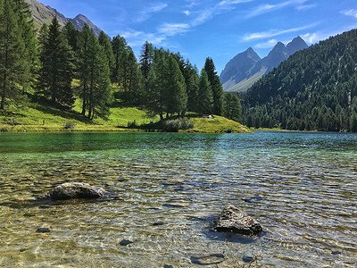 瑞士湖光山色背景图片