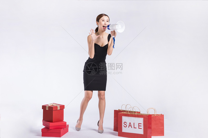 青年职业女性购物降价喊话图片