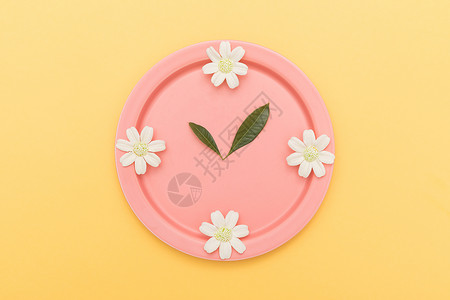 粉红色钟表餐盘盘子创意时钟造型背景