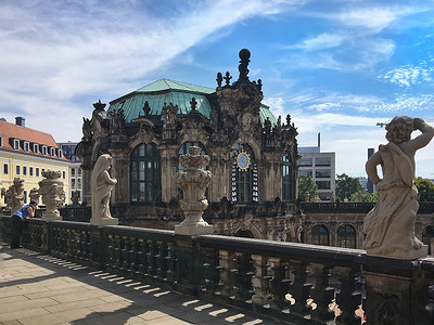 中世纪女人德国旅游名城德累斯顿建筑风光背景