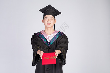 手持荣誉证书的毕业大学生背景图片