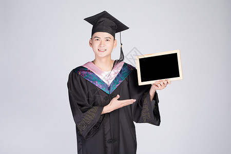 毕业啦相框手持黑板展示的毕业大学生背景