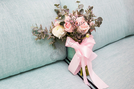 结婚粉色新娘的玫瑰手捧花背景