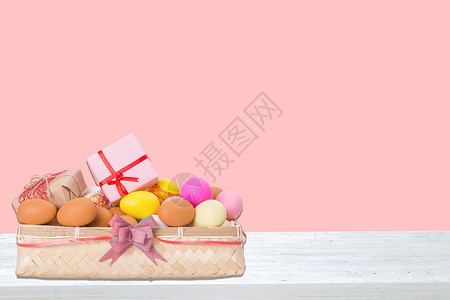 盒子里鸡蛋红色彩蛋设计图片