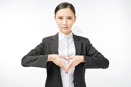 商务女性爱心手势动作图片