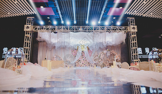 婚礼舞台场景布置图片