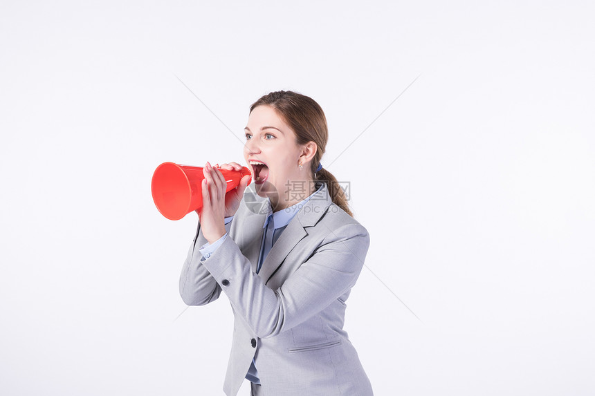 外国商务女性用喇叭喊话图片