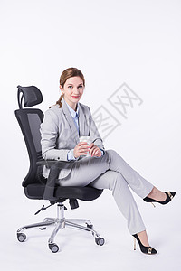 坐着喝咖啡的外国商务女性图片