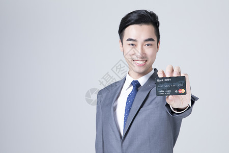 刷卡的商务男性图片