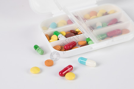 医药用品药盒里散落的药片背景