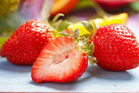 草莓水果甜树莓高清图片