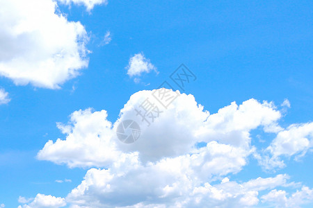 蓝天白云羽状分割高清图片