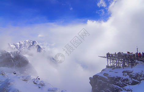 蓝色企鹅丽江玉龙雪山观景平台背景