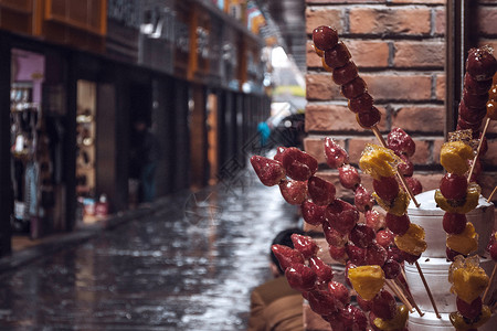 糖果店铺街巷口的冰糖葫芦背景