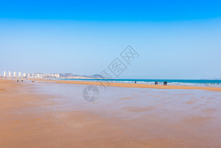 青岛海滨海水浴场金沙滩背景图片