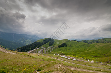 自然山水风景桌面新疆天山牧场美景背景