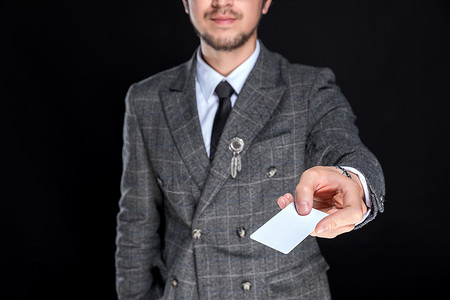 商务男性大叔形象手持卡片动作背景图片