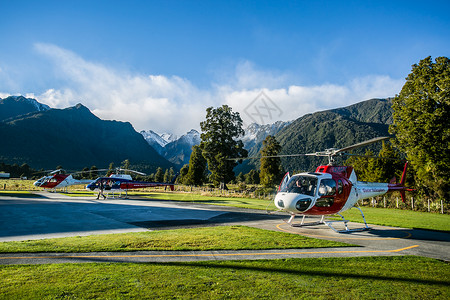 红色直升机新西兰背景