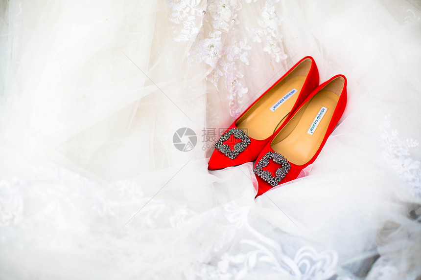 婚鞋婚纱图片