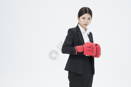 戴拳击手套形象图片戴着拳击手套的职业女性背景